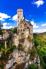 Fototapete Schloss Schöne Schlösser Europas - beeindruckende Burg Lichtenstein über dem Felsen