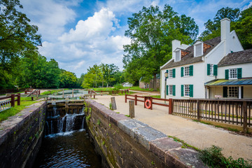 Fototapeta na wymiar The Great Falls Tavern Visitor Center, at Chesapeake & Ohio Cana
