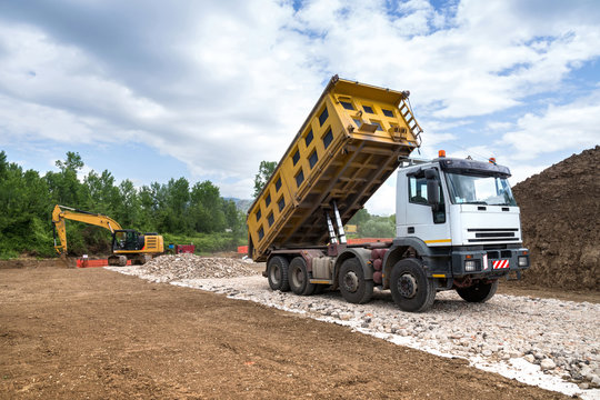 camion e ruspa