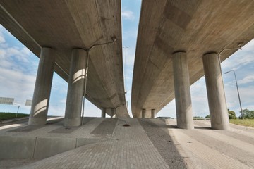 Sotto l'autostrada