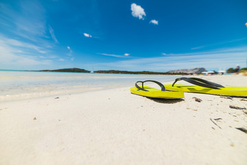 Obraz premium pair of flip flops on the sand
