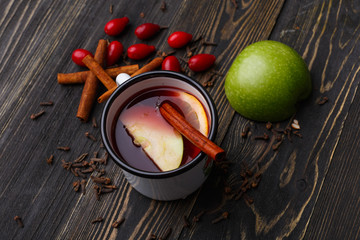 mulled wine with green apple
