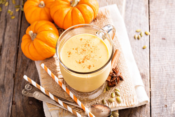 Pumpkin smoothie with oatmeal