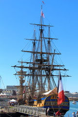 Vieux gr&eacute;ement &agrave; quai 