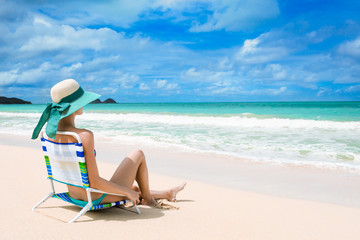 Fototapeta na wymiar Girl relaxing on a tropical beach. (location Hawaii) 