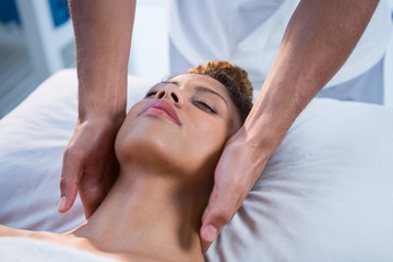 Obraz na płótnie Canvas Woman receiving neck massage from physiotherapist