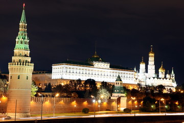 Fototapeta premium Famous and Beautiful Night View of Moskva river and Moscow Kreml