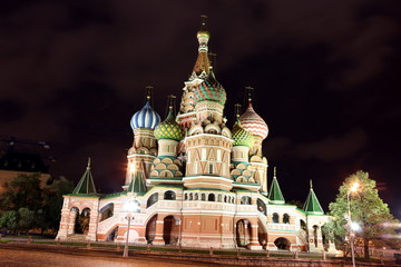 Fototapeta na wymiar Night view of Intercession Cathedral St. Basil's on Red square,