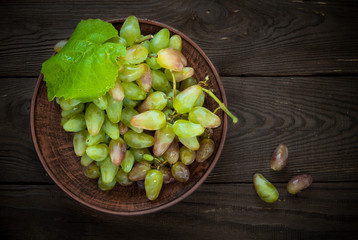 White grapes in ceramic plate