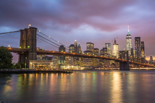 sunrise at brookyln bridge and manhattan skyline