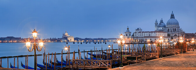 Fototapeta na wymiar Venice 2 Basilica Di Santa Maria sunrise