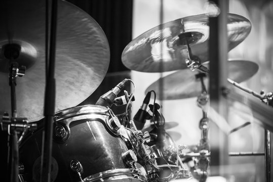 Drum set, black and white