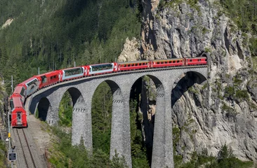 Photo sur Plexiglas Viaduc de Landwasser Train on the Landwasser Viaduct, Filisur, Splugen, Canton Graubunden, Switzerland