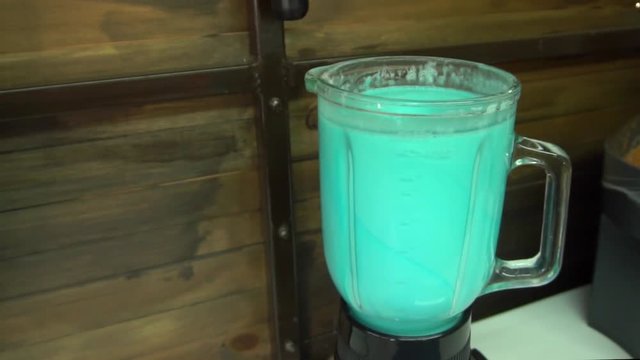 Process of blending milk coctail flavor bubble gum or mint by blender HD