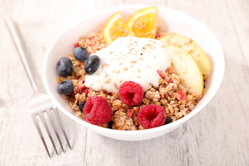 muesli,fruit and yogurt