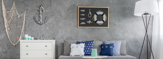 Inspiring sailor style decorations in creative living room arrangement