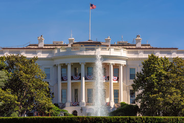 Fototapeta na wymiar The White House in Washington DC at beautiful day, USA