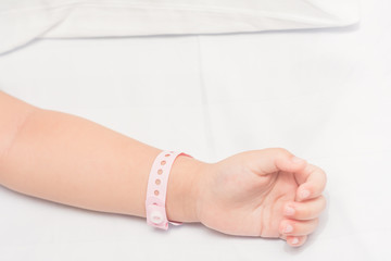 Child hand with Patient id bracelet.