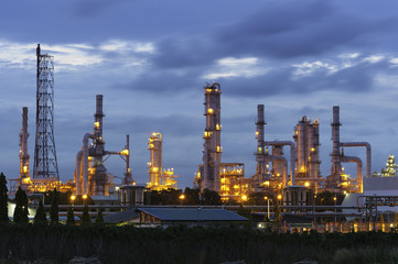 Fototapeta na wymiar Petrochemical Oil and gas refinery at night sky