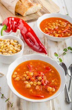 Chickpea soup with pepper