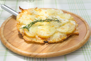 ポテトチーズピザ