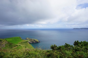 Landschaft um Carrick-a-Rede - Rope Bridge / Nordirland