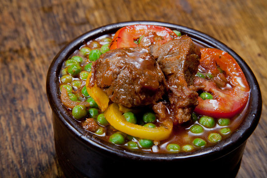  Beef with peas in tagine