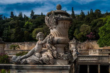 Fototapeta na wymiar Jardin de la fontaine, Nîmes touristique.