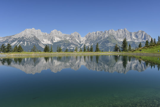 GOING - WILDERKAISER  - ASTBERG  -   Der Wilde Kaiser im Spiegelbild vom Astbergsee