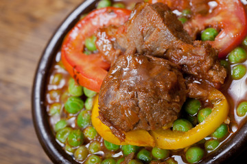  Beef with peas in tagine