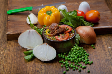  Beef with peas in tagine