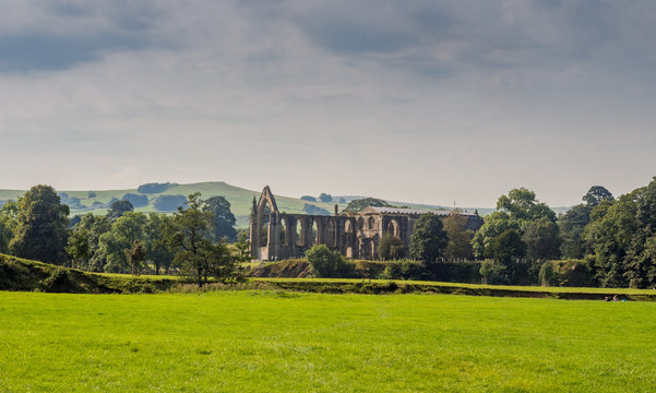 Skipton, Yorkshire, UK. September 13th 2016. The old abbey in its countryside setting, Bolton Abbey, Skipton, Yorkshire, UK