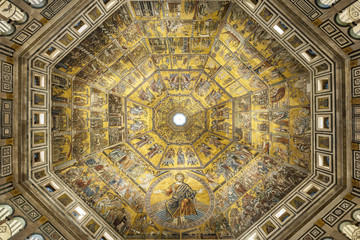 Battistero di San Giovanni ou baptistère de Saint Jean le Baptiste, intérieur du dôme décoré de mosaïque à Florence, Italie
