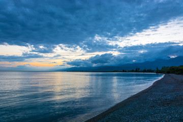 Obraz premium A quiet evening on the shore of lake Issyk-Kul, Kyrgyzstan.