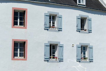 Fototapeta na wymiar Rue colorée de Belle-Île-en-Mer