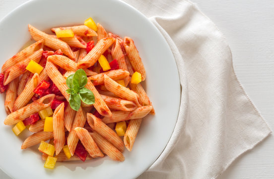 Penne with tomato sauce and fresh pepper