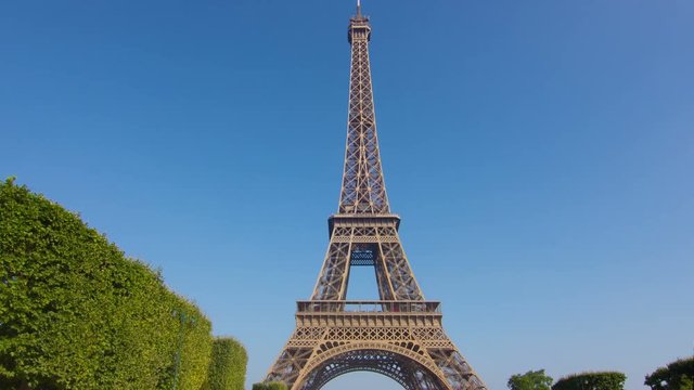 eiffel tower hyperlapse camera moves from champs de mars  paris france