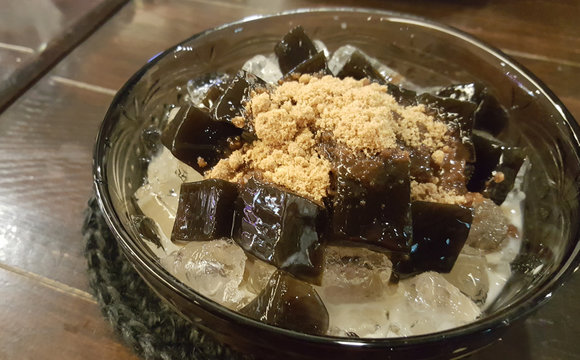 Black Color Grass Jelly Serving With Brown Suger