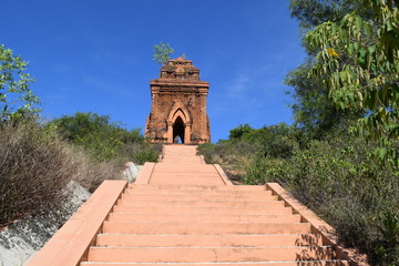 Fototapeta na wymiar ancient brick Cham Banh It tower and pagoda