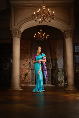 Naklejka premium Beautiful young woman in traditional indian clothing