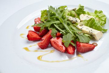 salad with strawberries