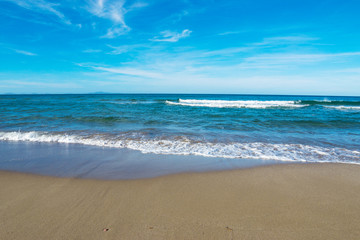 Fototapeta na wymiar golden shore in Platamona beach
