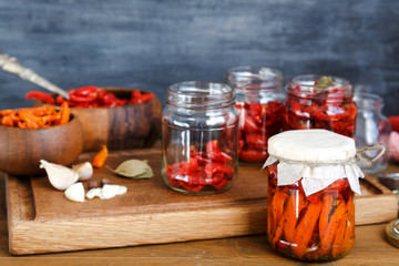 dried tomatoes in glass jars