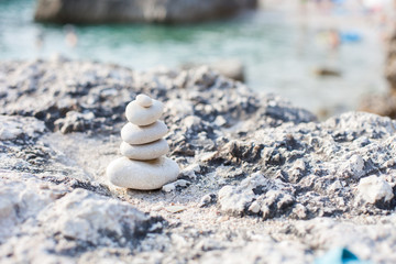 Fototapeta na wymiar Balance stone on sea coast. Zen rocks on the beach