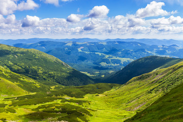 Fototapeta na wymiar Picturesque Carpathian mountains landscape in summer, view from the height, Ukraine.