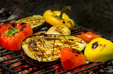 Crédence de cuisine en plexiglas Grill / Barbecue gegrilltes gemüse, paprika, auberginen und pilze
