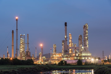 Obraz na płótnie Canvas Oil petrochemical refinery plant