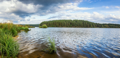 осенний пейзаж на Уральской реке Иртыш, Россия