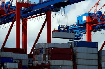 Containerverladung am Jade Weser Port