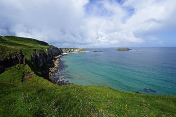 Landschaft um Carrick-a-Rede - Rope Bridge / Nordirland